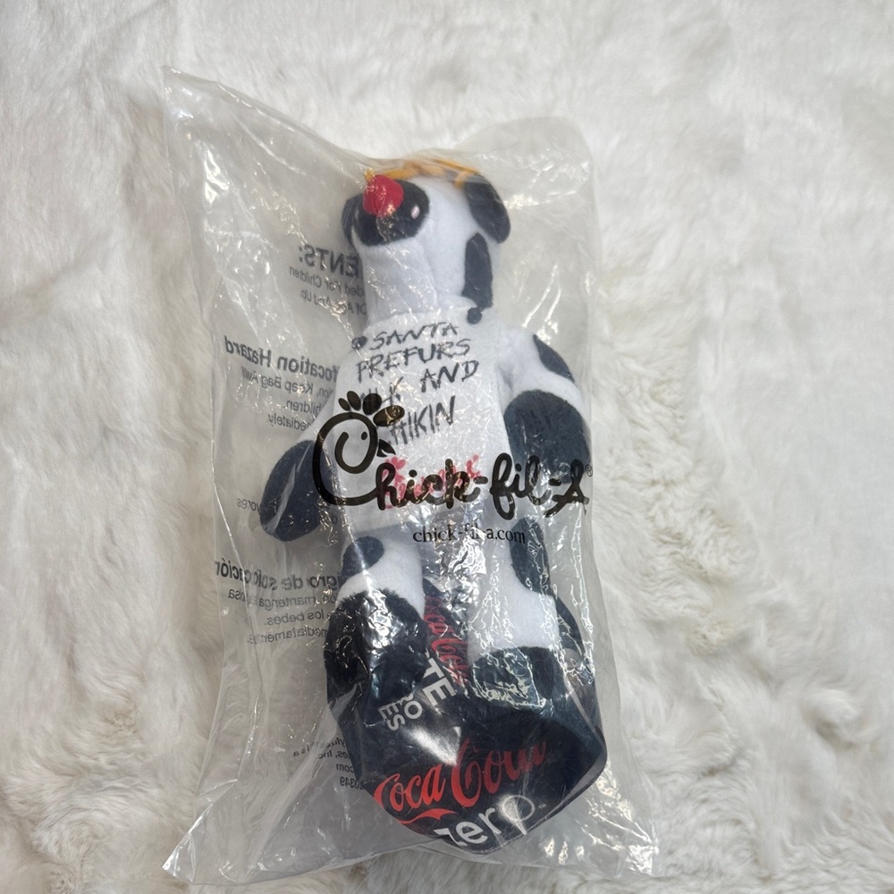 2008 Chick-Fil-A Santa Prefurs Milk and Chikin Stuffed Cow Brand New!